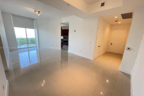 Condo in Sunny Isles Beach, Florida, 2 bedrooms  № 832491 - photo 7