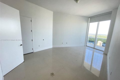 Condo in Sunny Isles Beach, Florida, 2 bedrooms  № 832491 - photo 15