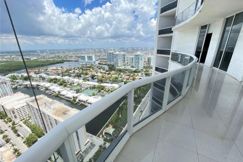 Condo in Sunny Isles Beach, Florida, 2 bedrooms  № 832491 - photo 25