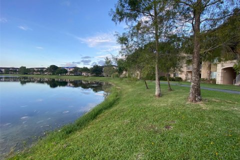 Copropriété à vendre à Coconut Creek, Floride: 2 chambres, 115.76 m2 № 1360719 - photo 9