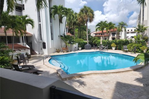 Townhouse in Coral Gables, Florida 2 bedrooms, 140.75 sq.m. № 1237474 - photo 13