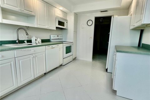 Condo in Aventura, Florida, 2 bedrooms  № 1282905 - photo 18