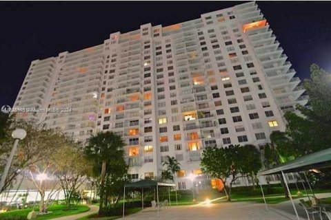 Condominio en venta en Aventura, Florida, 2 dormitorios, 157.28 m2 № 1282905 - foto 7