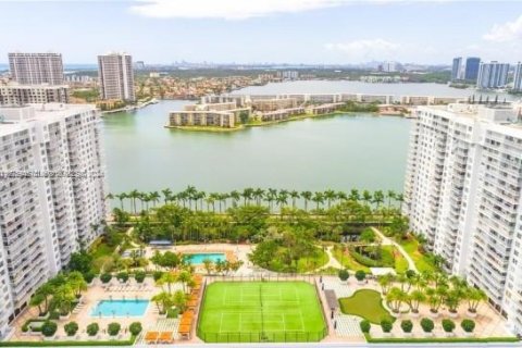 Condo in Aventura, Florida, 2 bedrooms  № 1282905 - photo 3