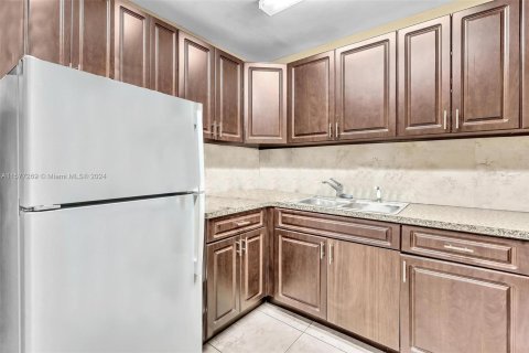 Condo in Lauderhill, Florida, 2 bedrooms  № 1146767 - photo 5