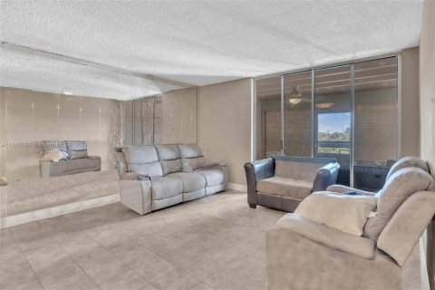 Condo in Lauderhill, Florida, 2 bedrooms  № 1146767 - photo 11