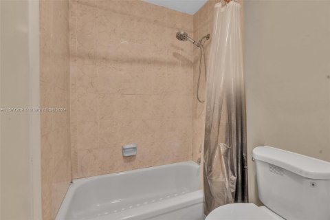 Condo in Lauderhill, Florida, 2 bedrooms  № 1146767 - photo 23