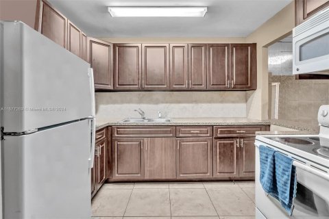 Condo in Lauderhill, Florida, 2 bedrooms  № 1146767 - photo 3