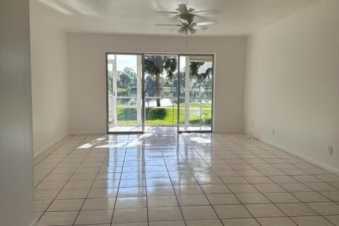 Condominio en venta en Palm Springs, Florida, 2 dormitorios, 91.79 m2 № 1103617 - foto 10