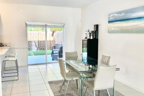 Townhouse in Miami, Florida 3 bedrooms, 149.76 sq.m. № 1321106 - photo 11