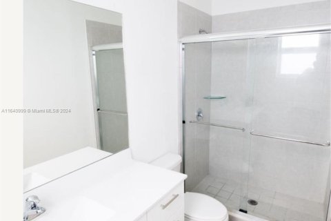 Townhouse in Miami, Florida 3 bedrooms, 149.76 sq.m. № 1321106 - photo 25