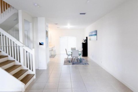 Adosado en venta en Miami, Florida, 3 dormitorios, 149.76 m2 № 1321106 - foto 12