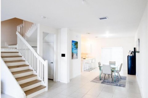 Townhouse in Miami, Florida 3 bedrooms, 149.76 sq.m. № 1321106 - photo 8