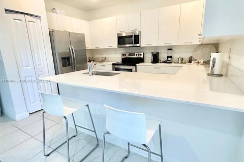 Adosado en venta en Miami, Florida, 3 dormitorios, 149.76 m2 № 1321106 - foto 4