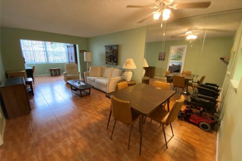 Condominio en venta en Margate, Florida, 1 dormitorio, 67.35 m2 № 990555 - foto 13