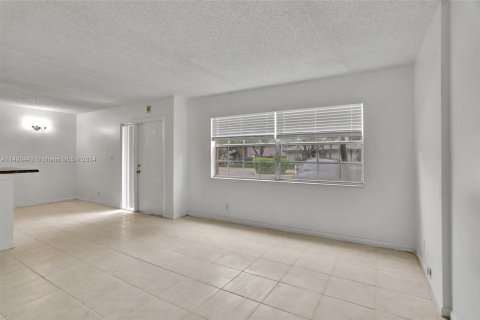 Copropriété à vendre à Coral Springs, Floride: 2 chambres, 77.57 m2 № 925105 - photo 2