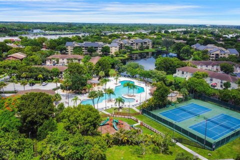 Condo in Miami, Florida, 2 bedrooms  № 1291916 - photo 23