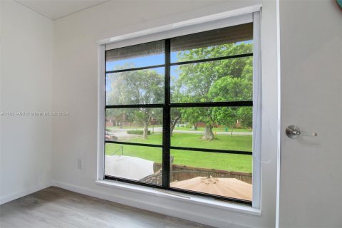 Condo in Miami, Florida, 2 bedrooms  № 1291916 - photo 19