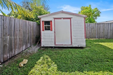 House in Homestead, Florida 4 bedrooms, 122.91 sq.m. № 1419865 - photo 22