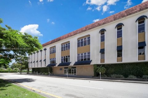 Propiedad comercial en venta en Coral Gables, Florida № 1167860 - foto 1