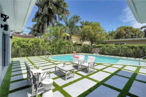 Villa ou maison à vendre à North Bay Village, Floride: 4 chambres, 214.88 m2 № 488425 - photo 2