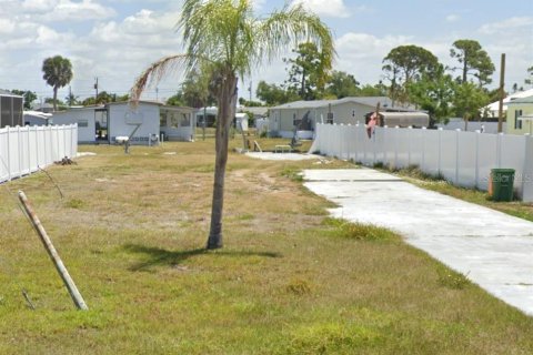 Terreno en venta en Englewood, Florida № 1301144 - foto 2