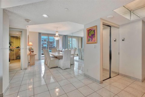 Copropriété à vendre à Sunny Isles Beach, Floride: 2 chambres, 163.51 m2 № 967917 - photo 3