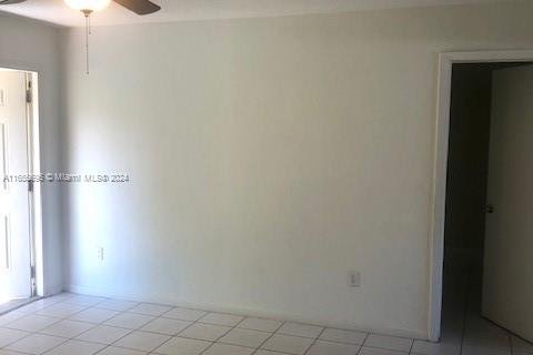 House in Hollywood, Florida 3 bedrooms, 104.05 sq.m. № 1357160 - photo 3