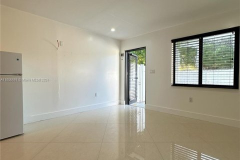 Apartamento en alquiler en Miami, Florida, 1 dormitorio, 26.01 m2 № 1357251 - foto 6