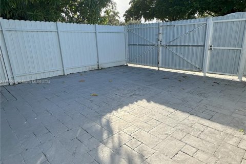 Apartamento en alquiler en Miami, Florida, 1 dormitorio, 26.01 m2 № 1357251 - foto 10