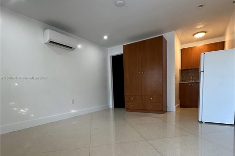 Apartamento en alquiler en Miami, Florida, 1 dormitorio, 26.01 m2 № 1357251 - foto 2