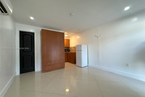 Apartamento en alquiler en Miami, Florida, 1 dormitorio, 26.01 m2 № 1357251 - foto 3