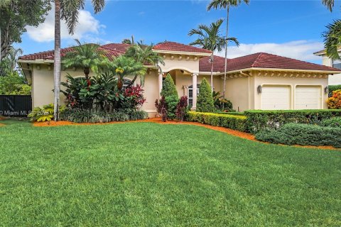 Villa ou maison à vendre à Palmetto Bay, Floride: 4 chambres, 289.11 m2 № 1357161 - photo 1