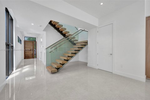 Adosado en venta en Miami, Florida, 3 dormitorios, 208.75 m2 № 1357207 - foto 8