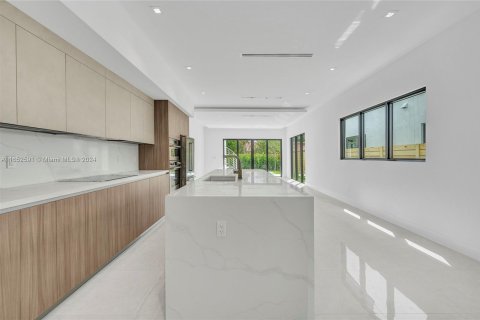 Adosado en venta en Miami, Florida, 3 dormitorios, 208.75 m2 № 1357207 - foto 9