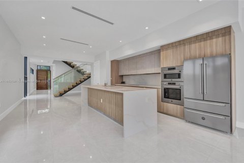 Adosado en venta en Miami, Florida, 3 dormitorios, 208.75 m2 № 1357207 - foto 4