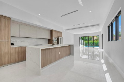 Touwnhouse à vendre à Miami, Floride: 3 chambres, 208.75 m2 № 1357207 - photo 5