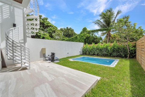 Townhouse in Miami, Florida 3 bedrooms, 208.75 sq.m. № 1357207 - photo 30