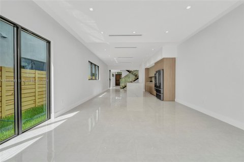 Touwnhouse à vendre à Miami, Floride: 3 chambres, 208.75 m2 № 1357207 - photo 13