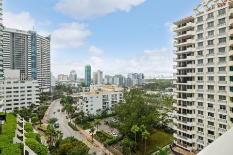 Condo in Miami Beach, Florida, 1 bedroom  № 1370407 - photo 23