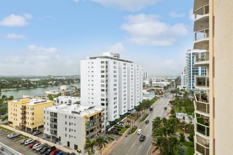 Condo in Miami Beach, Florida, 1 bedroom  № 1370407 - photo 22