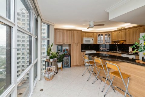 Condominio en alquiler en Miami Beach, Florida, 1 dormitorio, 139.63 m2 № 1370407 - foto 13