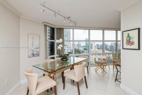 Condominio en alquiler en Miami Beach, Florida, 1 dormitorio, 139.63 m2 № 1370407 - foto 8