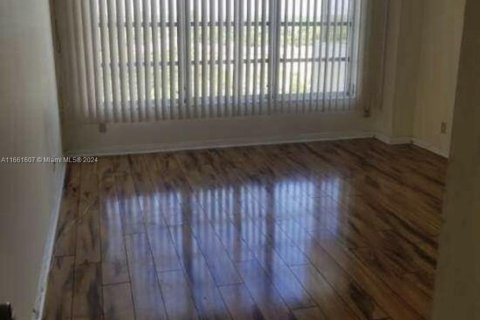 Copropriété à louer à Coral Springs, Floride: 2 chambres, 125.42 m2 № 1370406 - photo 8