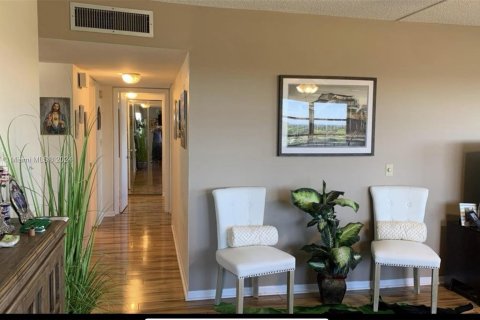 Copropriété à louer à Coral Springs, Floride: 2 chambres, 125.42 m2 № 1370406 - photo 3