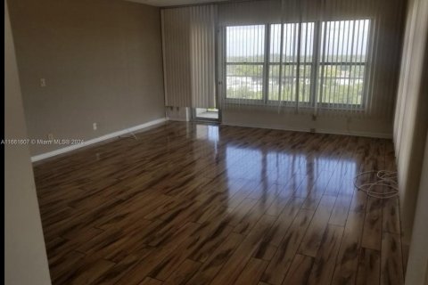 Copropriété à louer à Coral Springs, Floride: 2 chambres, 125.42 m2 № 1370406 - photo 2