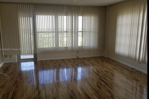 Copropriété à louer à Coral Springs, Floride: 2 chambres, 125.42 m2 № 1370406 - photo 6