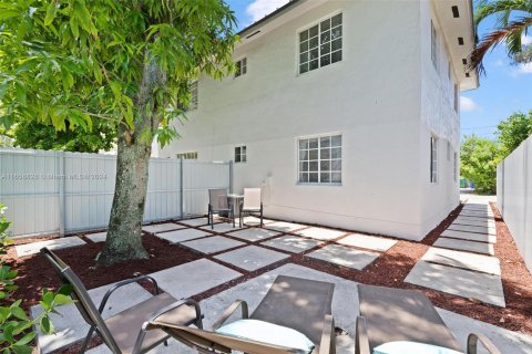 House in Miami, Florida 3 bedrooms, 130.06 sq.m. № 1362348 - photo 24