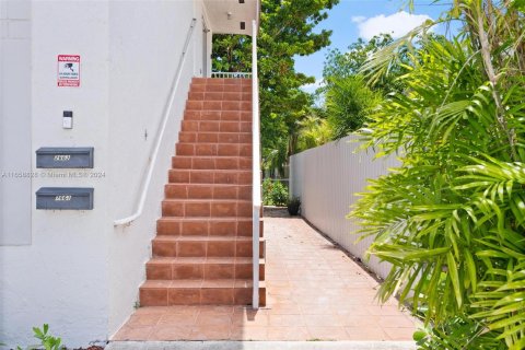 Casa en alquiler en Miami, Florida, 3 dormitorios, 130.06 m2 № 1362348 - foto 30