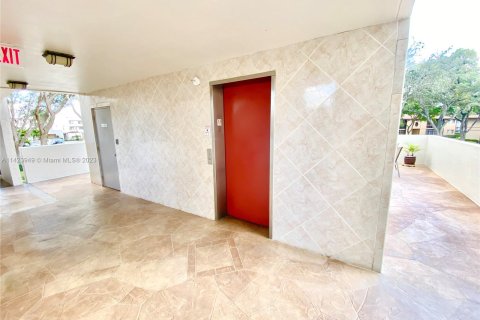 Condominio en venta en Tamarac, Florida, 2 dormitorios, 114.08 m2 № 630372 - foto 27